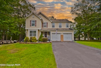 219 Kensington Dr, Bushkill, PA 18324