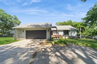 3325 SW 5th St, Des Moines, IA 50315