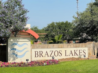 5911 Brazos Lakes Dr, Richmond, TX 77469