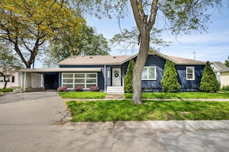 1223 Mohawk Ln, Saint Joseph, MI 49085