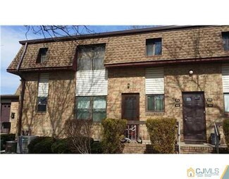 404 N Oaks Blvd, North Brunswick, NJ 08902