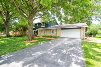 7219 Franklin Ave, Windsor Heights, IA 50324