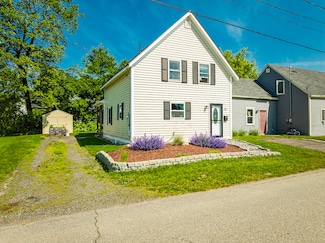 38 Pine St, Rockland, ME 04841
