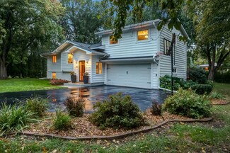 4885 Hanson Rd, Saint Paul, MN 55126