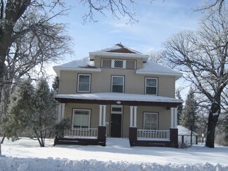 623 N Central St, Warren, MN 56762