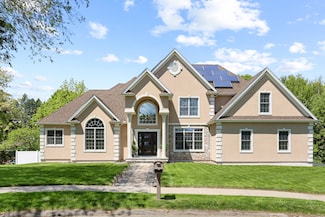 81 Aresco Dr, Middletown, CT 06457