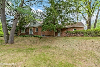 801 Londonderry Rd, Schenectady, NY 12309