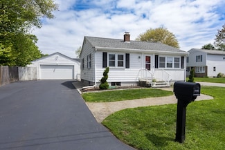 60 Sumach Ave, Riverside, RI 02915