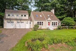 13 Ocean Circuit Dr, Cape Neddick, ME 03902