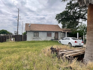 1071 S Elm St, Pixley, CA 93256