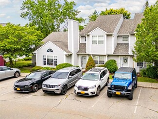 33 Spruce St, Pawling, NY 12564