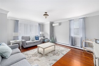 23 Vernon Ave Unit 1, Newport, RI 02840