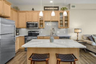 240 Spring St Unit 403, Saint Paul, MN 55102