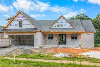 130 S Madera Dr, Mocksville, NC 27028