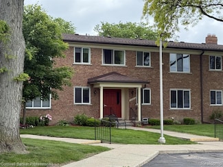 22860 E 9 Mile Rd Unit 16, Saint Clair Shores, MI 48080