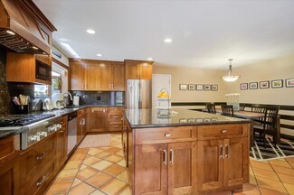542 9th Ave, Menlo Park, CA 94025