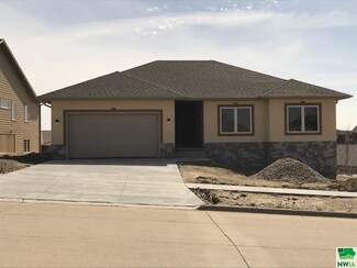 4064 Normandy St, Sioux City, IA 51103