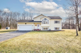 7949 Village Green Ln, Parma, MI 49269