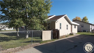4 S Miles Ave, Hardin, MT 59034