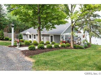 403 Cottonwood Ln, Auburn, NY 13021