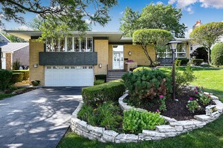 925 Lawn Cir, Western Springs, IL 60558