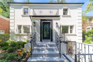 8632 Midland Pkwy, Jamaica, NY 11432