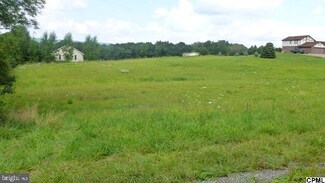 8 Isle of Q Rd, Millersburg, PA 17061