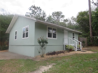 5949 SE 164th Ct, Ocklawaha, FL 32179