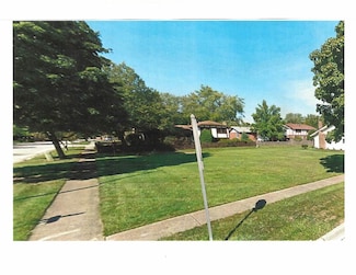 5740 Raintree Ln, Westmont, IL 60559