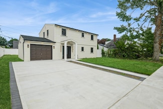 5 Thimble Ln, Hicksville, NY 11801