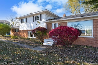 5274 Cooley Lake Rd, Waterford, MI 48327