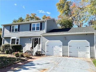 2 Carlo Ct, Cranston, RI 02921