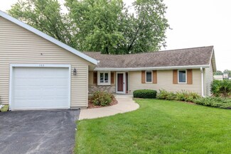 100 Oxford Ln, Cambridge, WI 53523