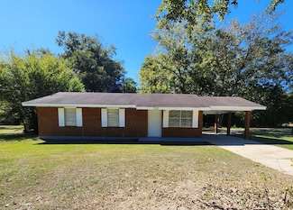 302 Azalea Ln, Richton, MS 39476