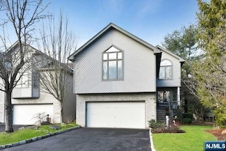 812 Hemlock Ct, Norwood, NJ 07648
