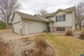 628 Hickory Ln, Harrisburg, SD 57032