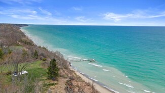 13480 N Lakewood Dr, Mequon, WI 53097