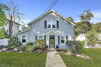 19 Forest Dr, Bloomfield, NJ 07003