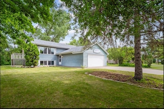905 97th Ln NE, Minneapolis, MN 55434