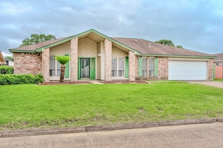 3920 Blackberry Ln, Port Arthur, TX 77642