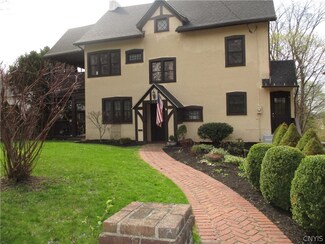 208 Lincoln Park Dr, Syracuse, NY 13203