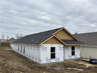 4909 S Creek Wood Dr, Saint Joseph, MO 64507