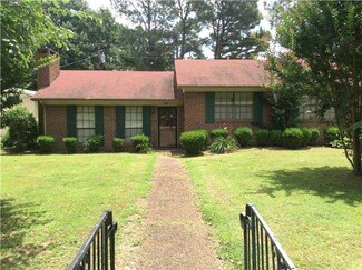 203 Rainbow Cir, Alamo, TN 38001