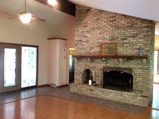 E9283 Freedom Rd, North Freedom, WI 53951