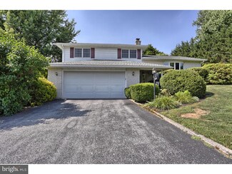 10 Victoria Ln, Oley, PA 19547