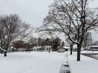 308 E River St, Spring Lake, MI 49456