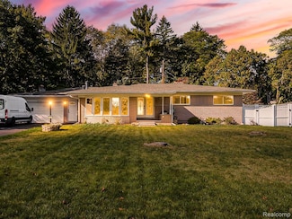 626 Wilwood Rd, Rochester Hills, MI 48309