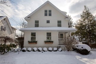 47 Hall St, Chagrin Falls, OH 44022