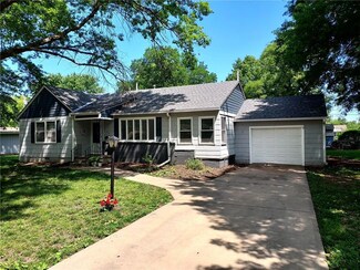216 W Shawnee St, Gardner, KS 66030