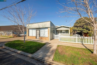 115 E Walnut St, Lodi, CA 95240